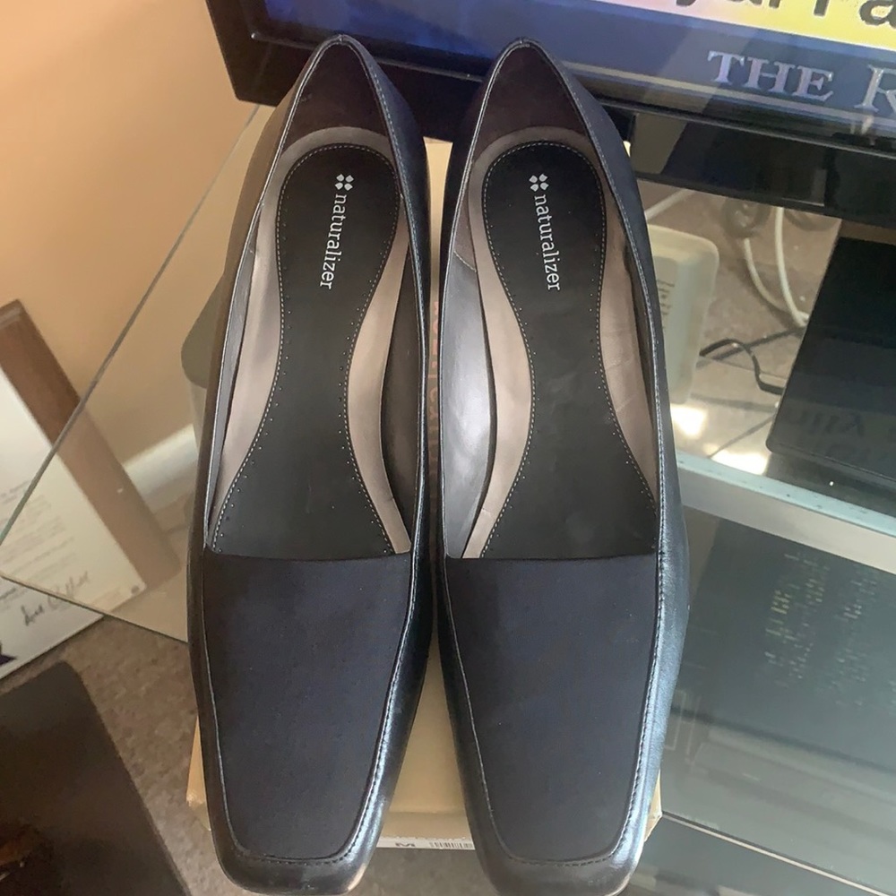 NEW leather and fabric low heel pump